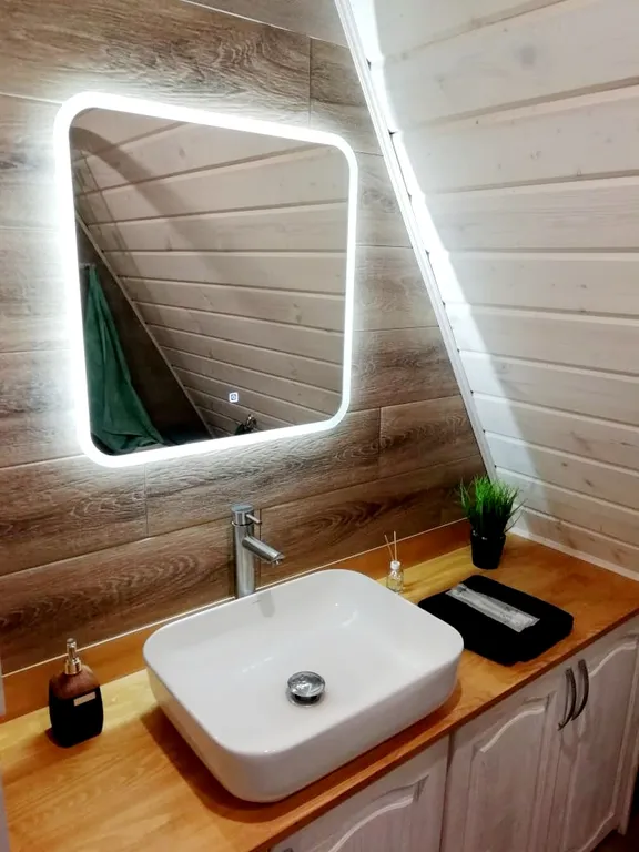 Яркий, новый, стильный большой коттедж Хижина зайца