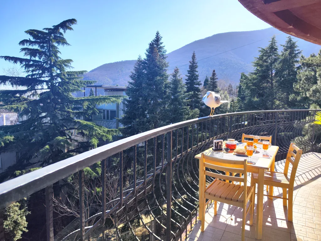 Премиум двушка с террасой на 1 линии