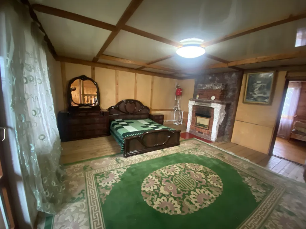 Дом на береговой линии озера селигер