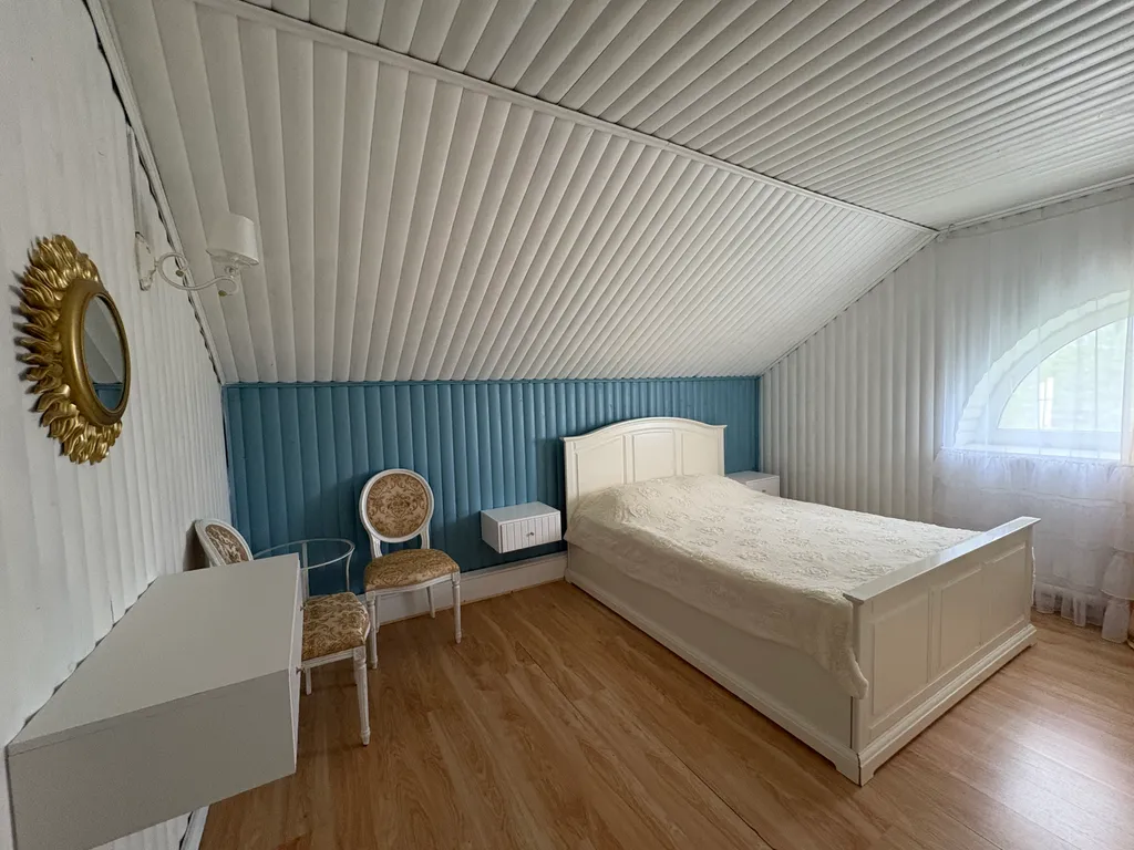 Дом с бассейном