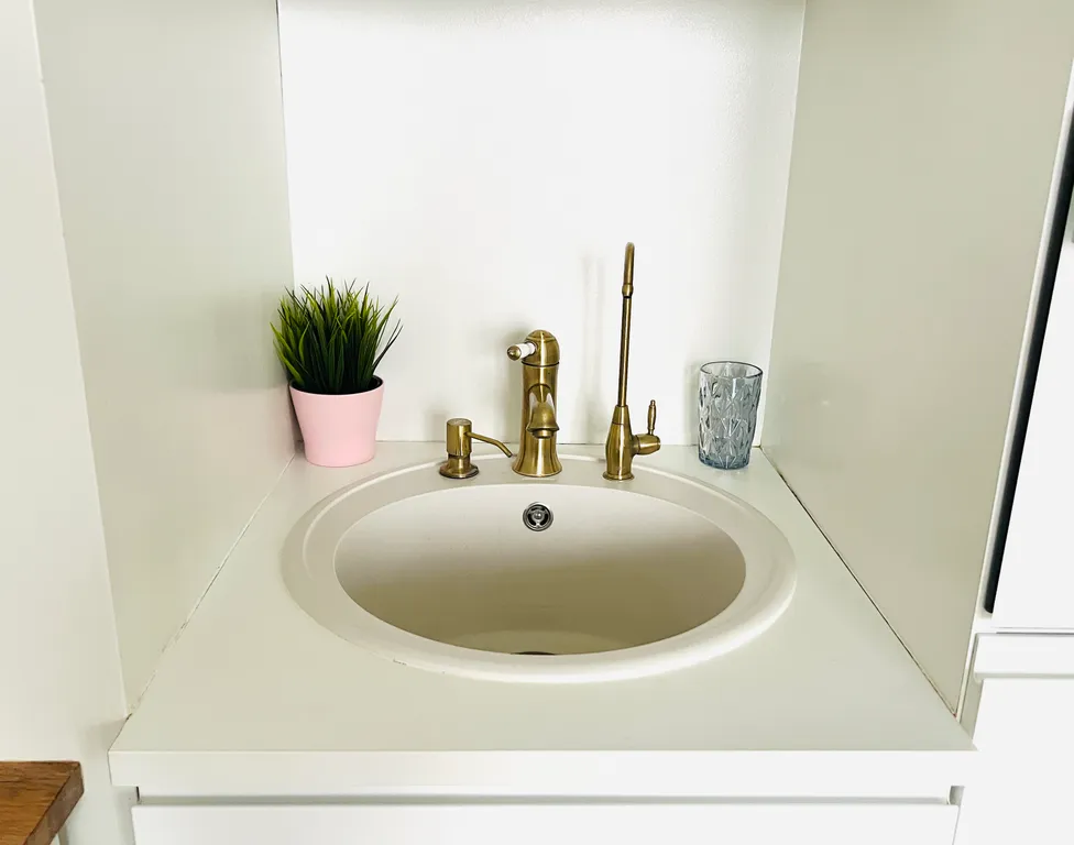 Курортная квартира с питерской атмосферой-лес, озеро, Москва.