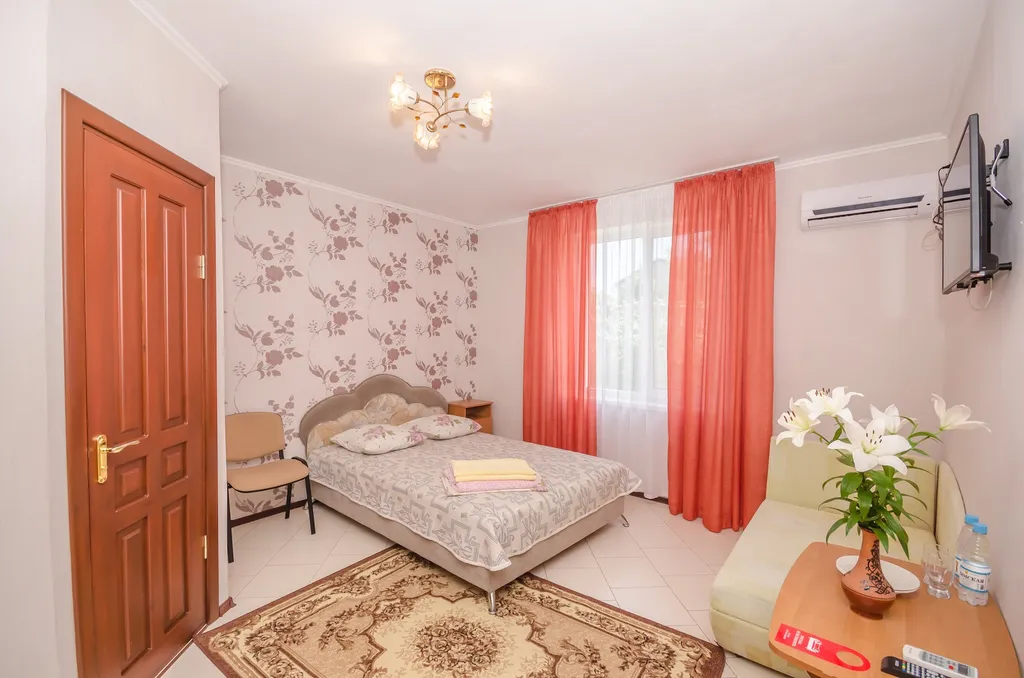 Квартира Двухместный Стандарт с двуспальной кроватью и дополнительным местом — аренда посуточно в Береговое (Феодосия)