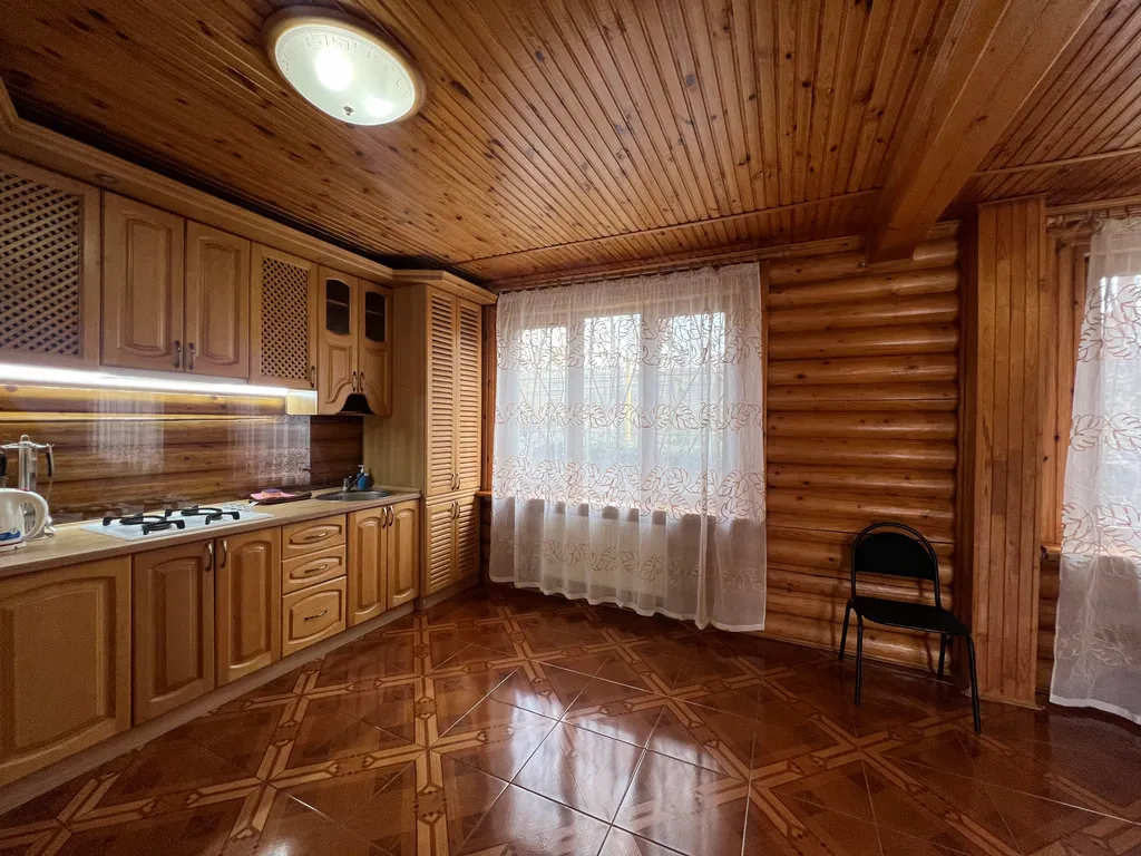 Сруб в Ялте c бассейном и сауной