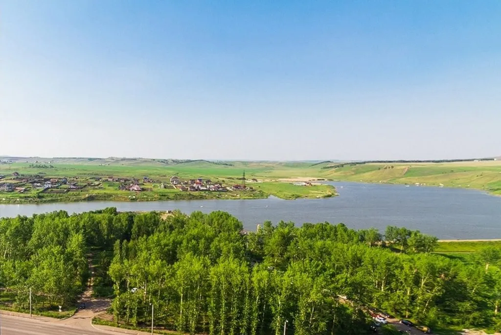 Уютный коттедж с террасой рядом с озером Парк кафе