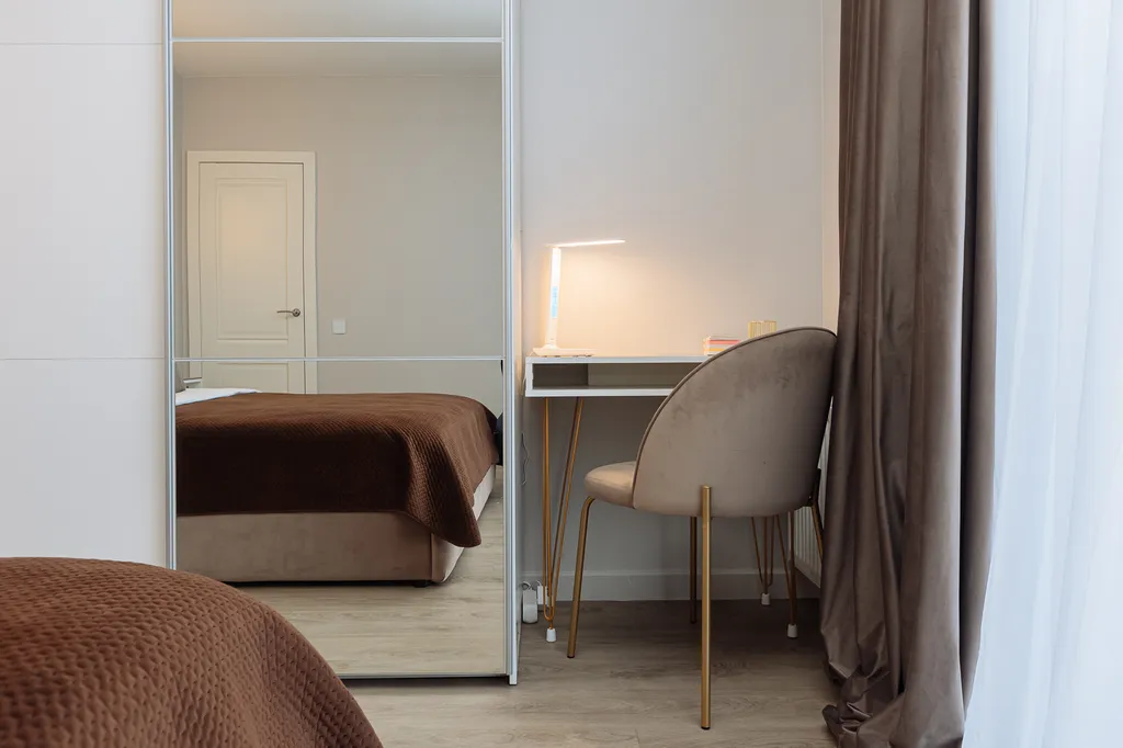 Апартамент с видом на колесо обозрения и море