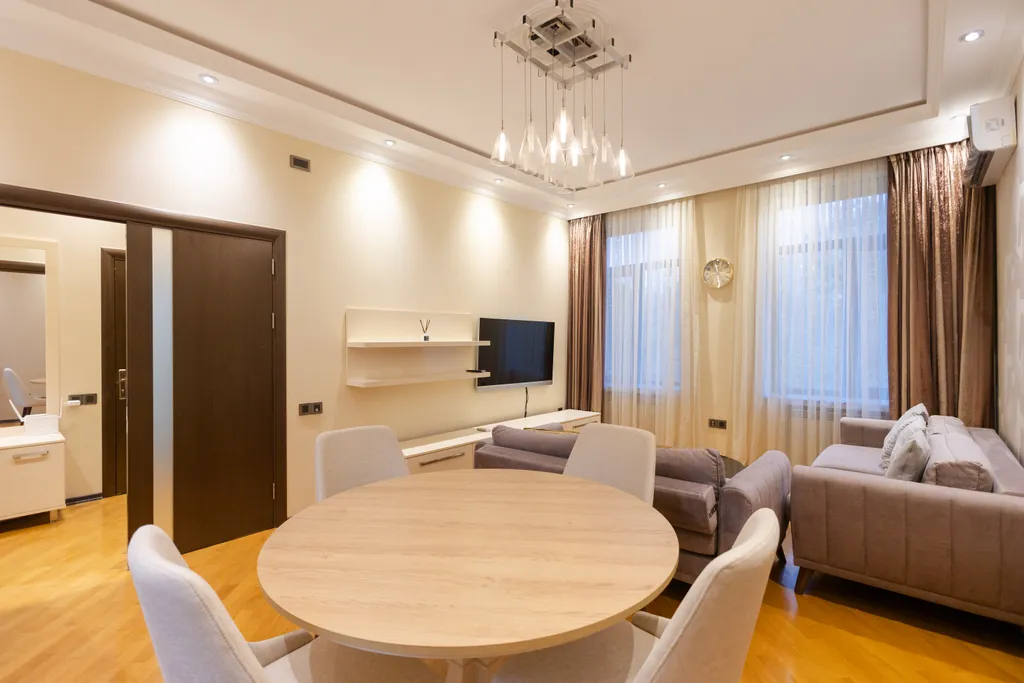 2 спальни + гостиная, прямой балкон с видом на гору Таргова