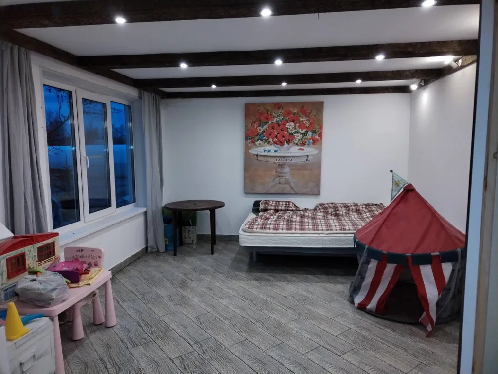 Большой коттедж в лесу