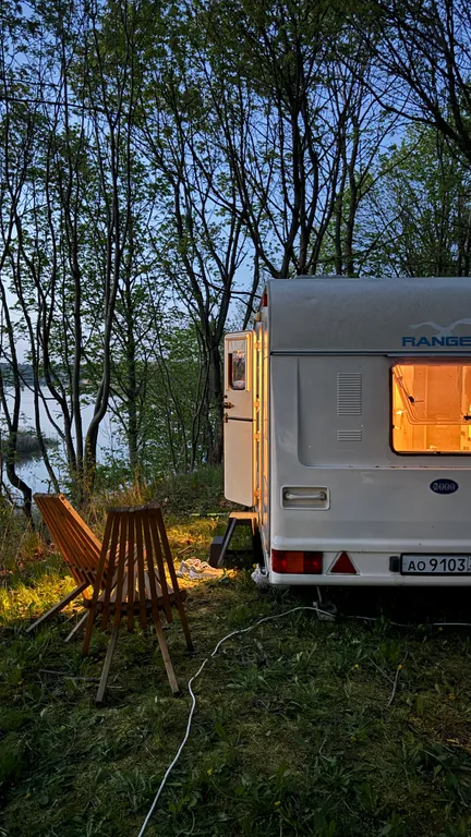 Автодомик для двоих с видом на озеро