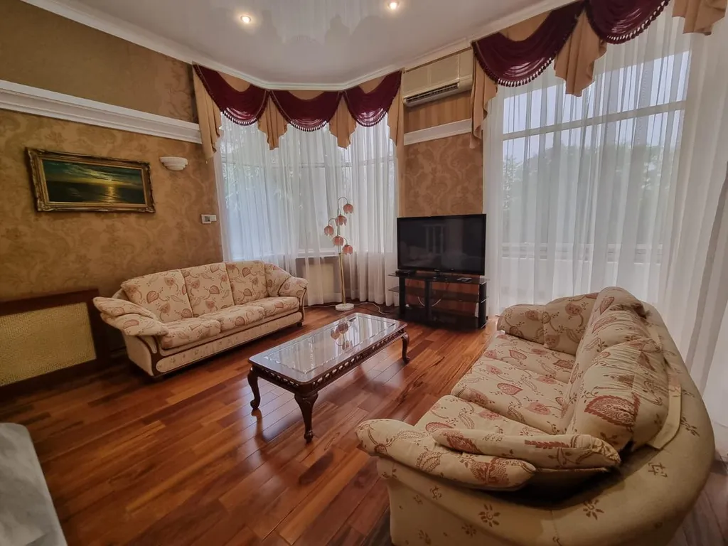 Вилла с бассейном и видом на море