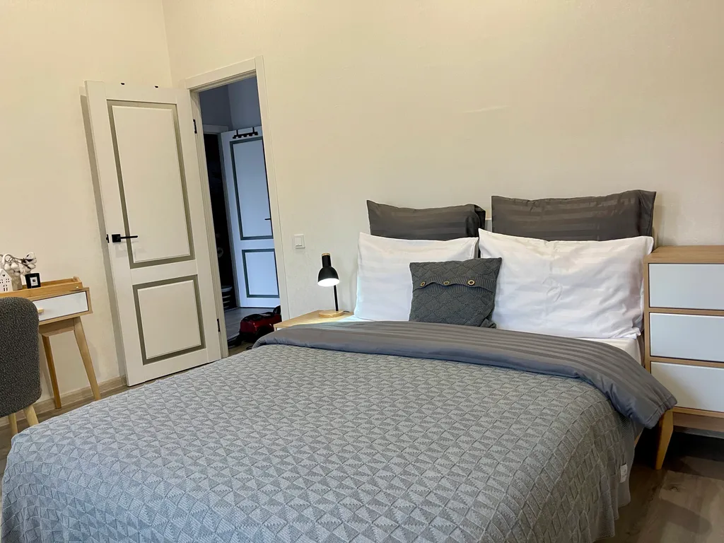 Вместительный уютный дом с камином, русской баней и банным чаном