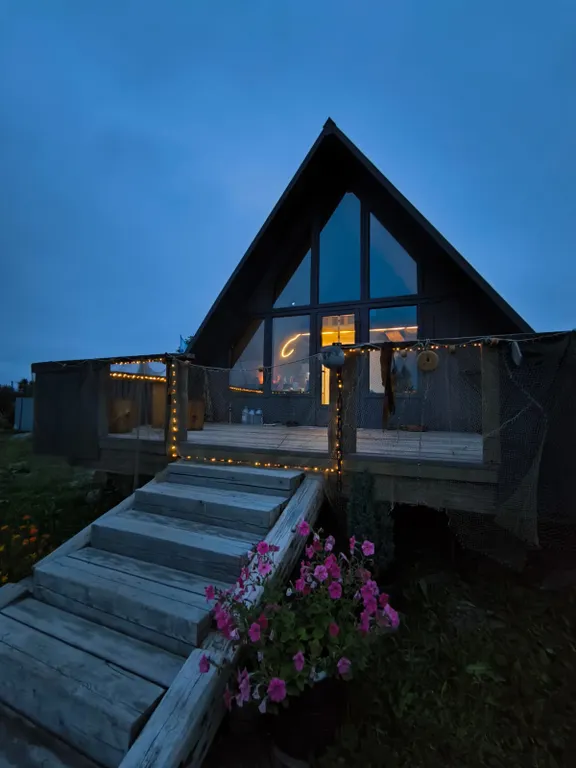 Дом-Афрейм на берегу реки Кемь с видом на море