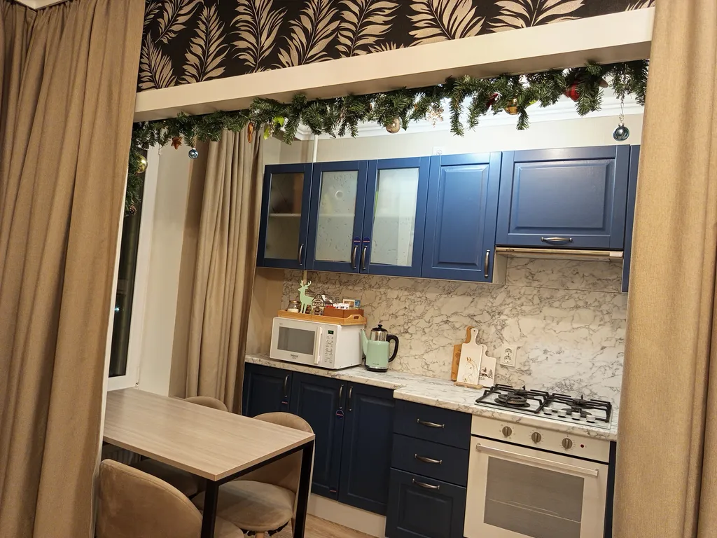 Студия с видом на город