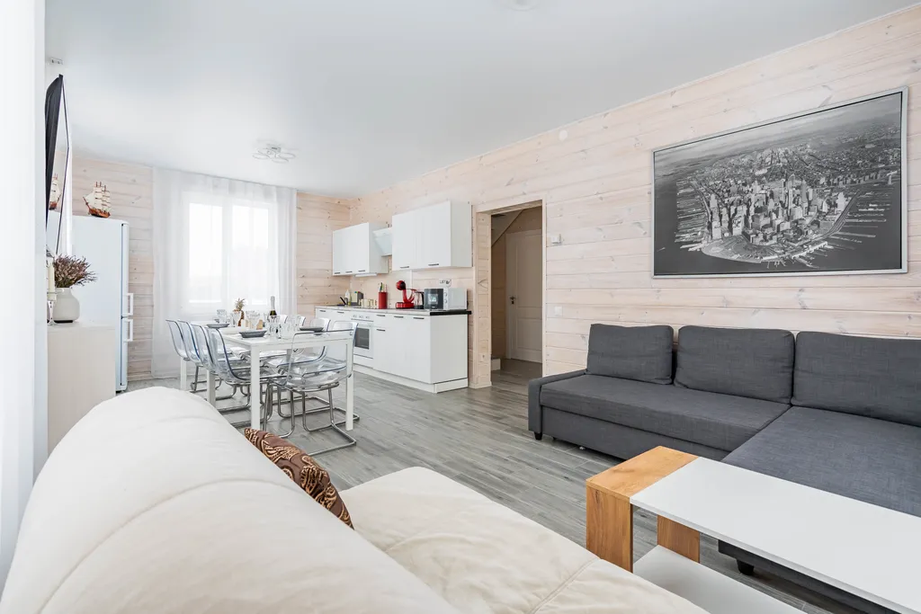 Коттедж Уютный просторный дом у лесного озера — Ларионово