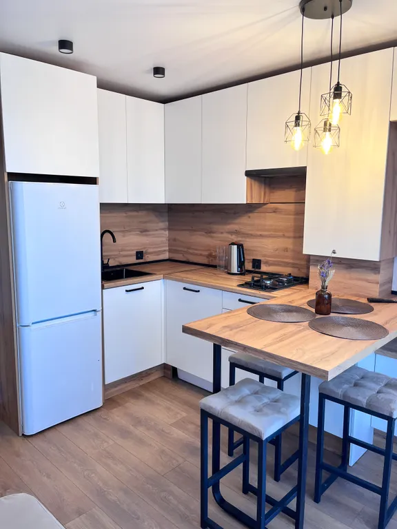 Очаровательная новая чистая квартира