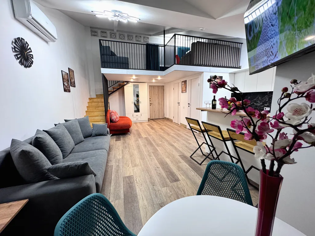 Комфортный двухуровневый апартамент в элитном комплексе