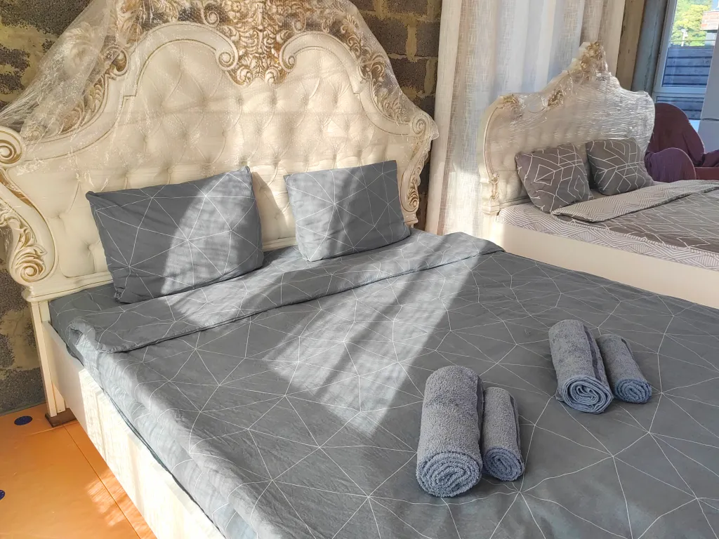 Дом с бассейном, но без ремонта