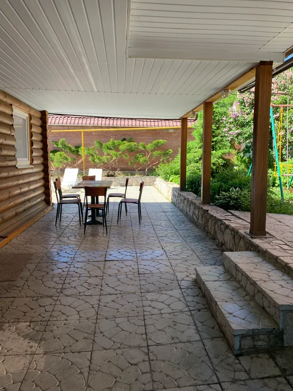 Уютный дом с можжевельником