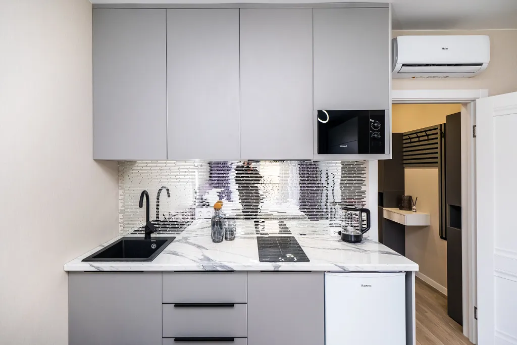 Просторная дизайнерская студия для троих