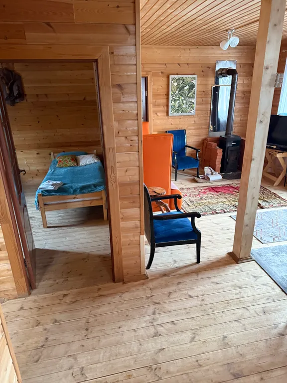 Уютный дом с пятью спальнями на берегу водохранилища