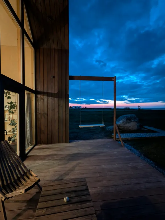 Дом с баней и горячей купелью на озере