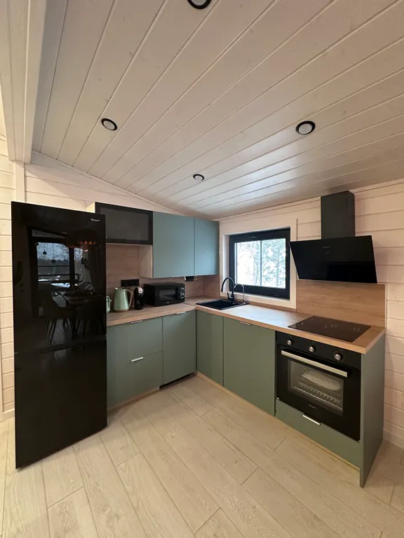 Дом в облаках у леса