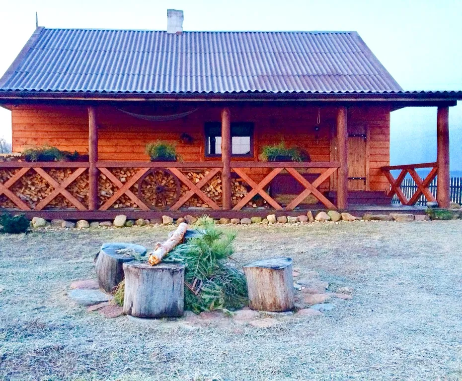 Домик-музей в Беловежской Пуще Беловежская светлица с печью и огнем