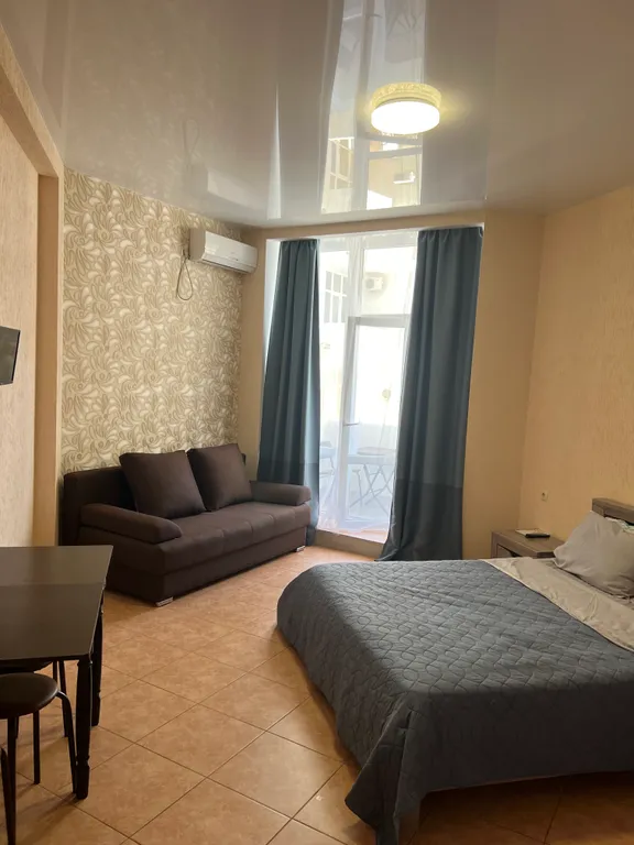 Просторная квартира-студия на берегу моря