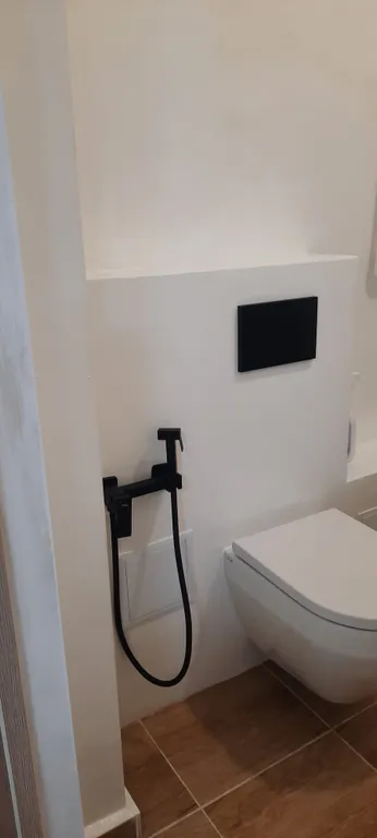 Современная студия в новом доме в центре города