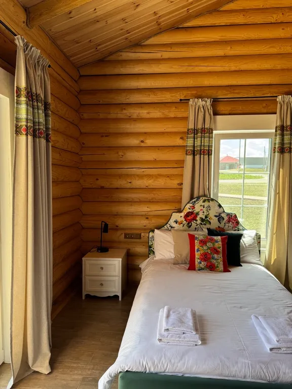 Доступная Среда, уютный бревенчатый дом с выходом на террасу