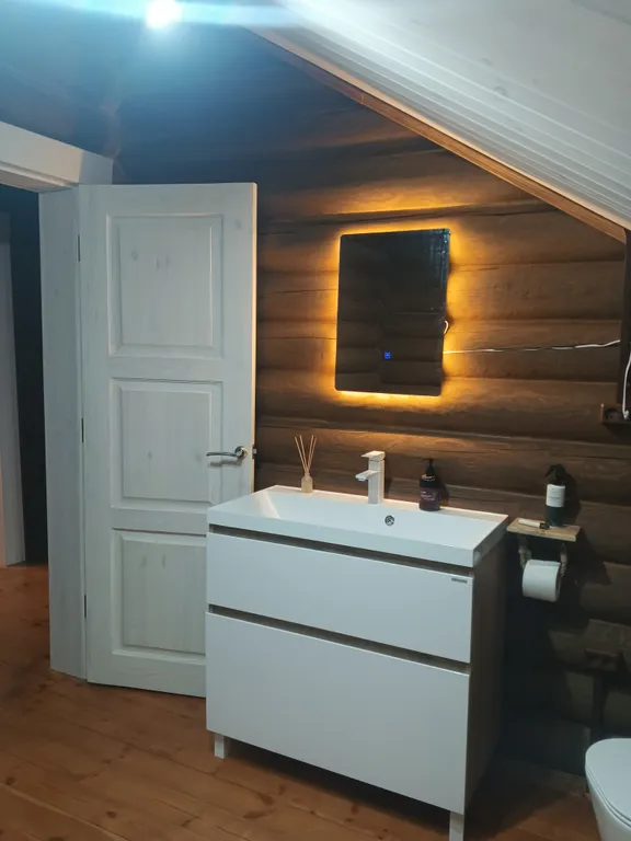 Уютный домик возле озера