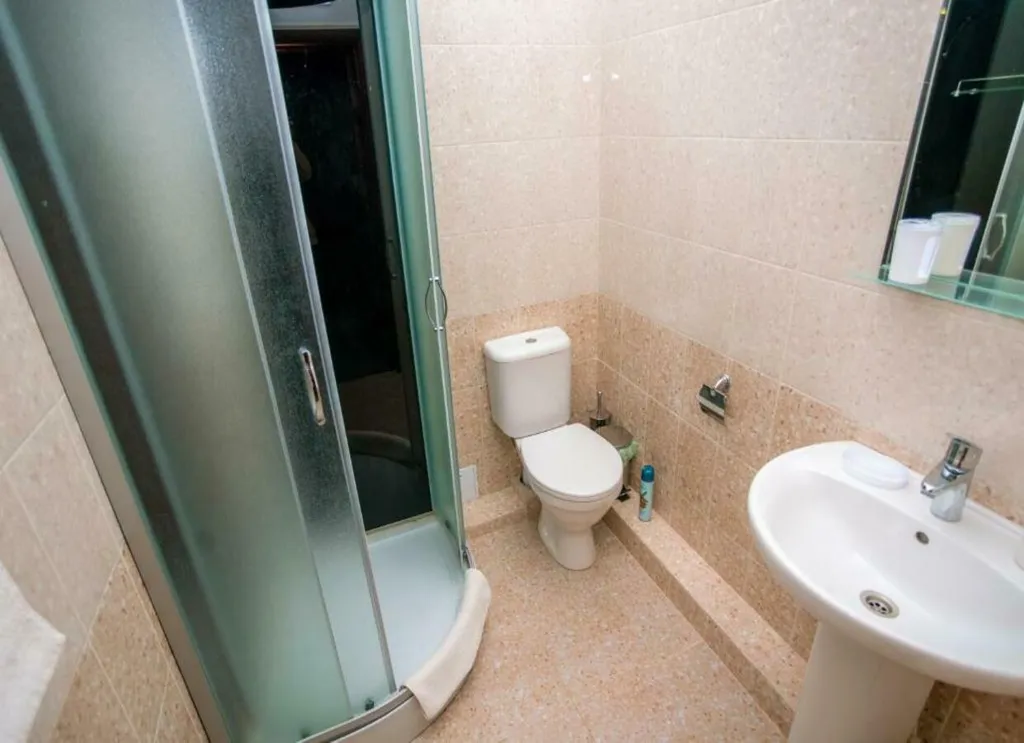 Номер на первой линии у моря для трех гостей