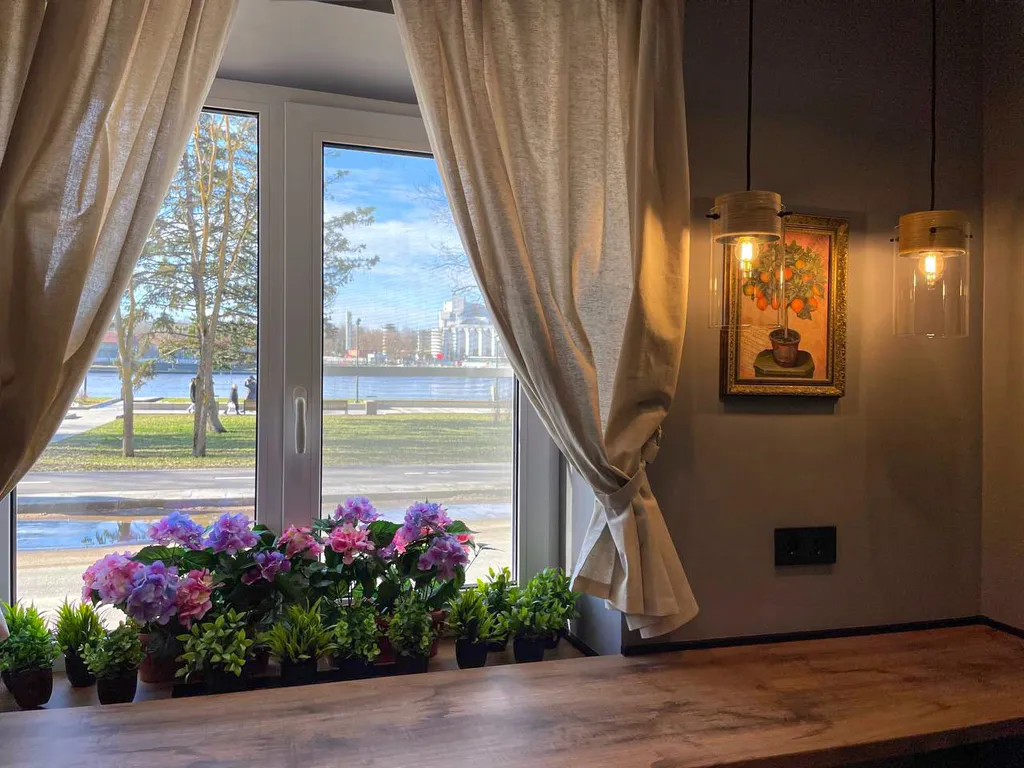 Трёхкомнатная квартира с видом на набережную в центре В. Новгорода