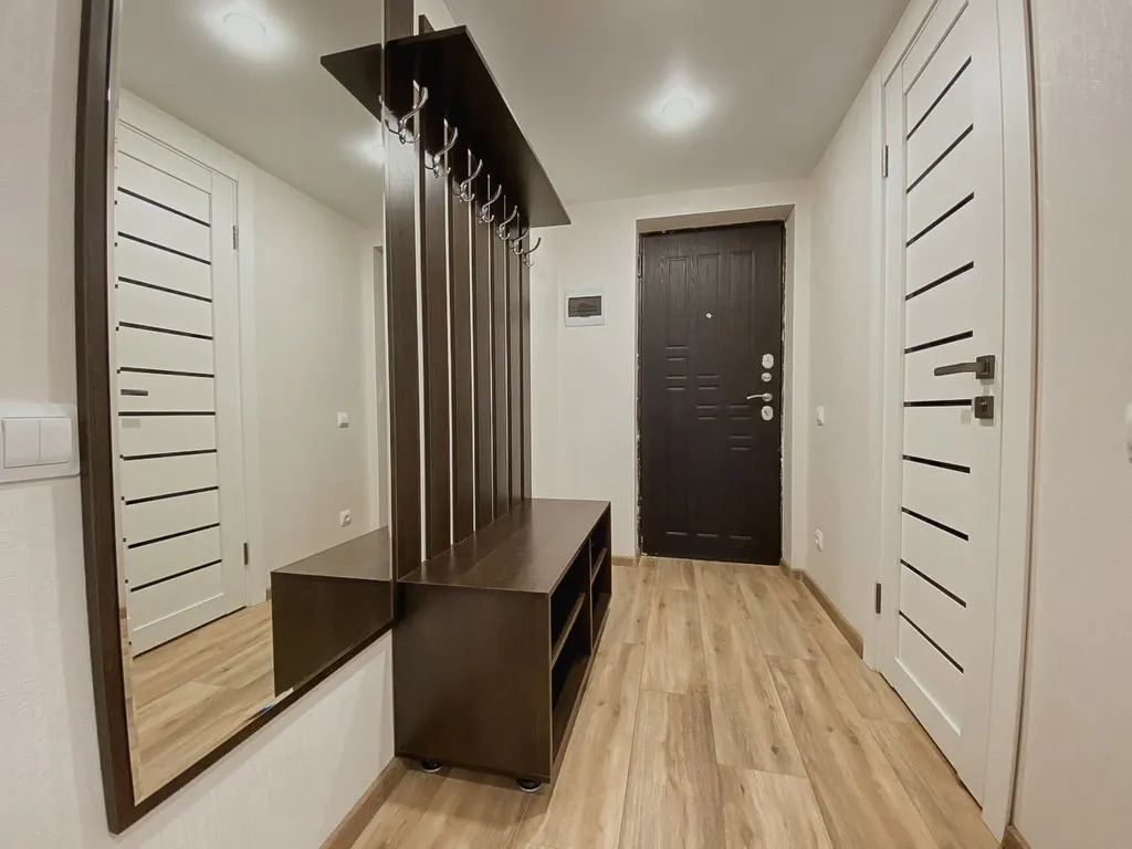 Дизайнерская двухуровневая студия с панорамными окнами