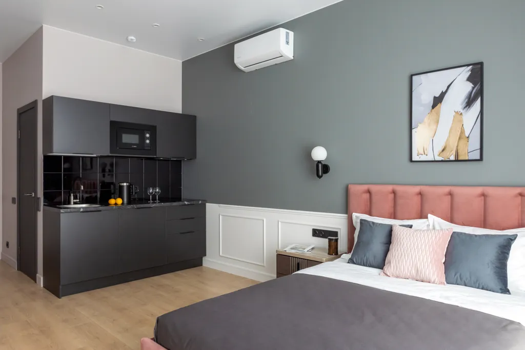 Современная студия с балконом и панорамными окнами у острова Канта