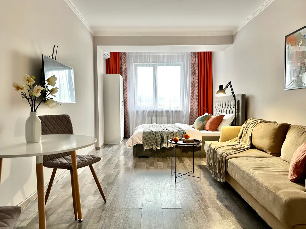 Яркая квартира Терракота в центре города с видом на Коктобе