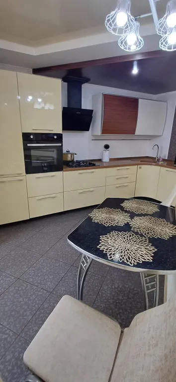 Трёхкомнатная квартира RichHouse на Новосёлов 8