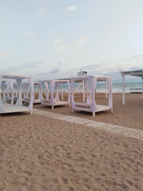 Уютный трёхместный номер на берегу моря