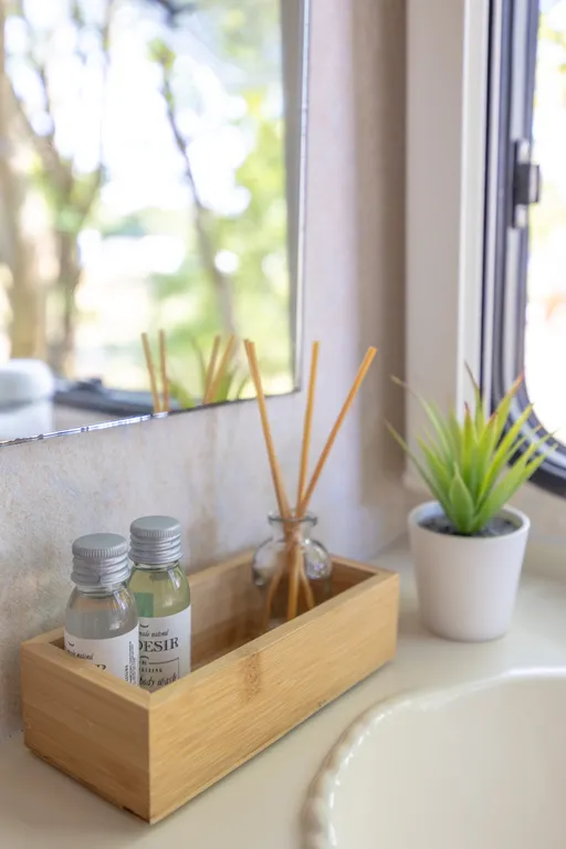 Автодомик для двоих с видом на озеро