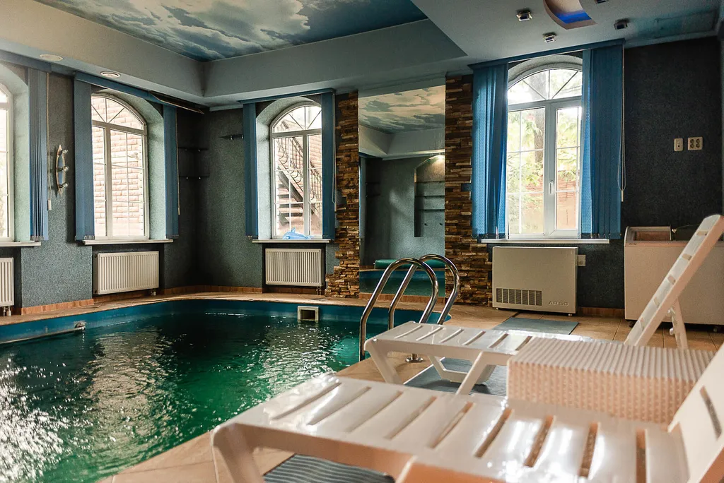 Бассейн и сауна включены