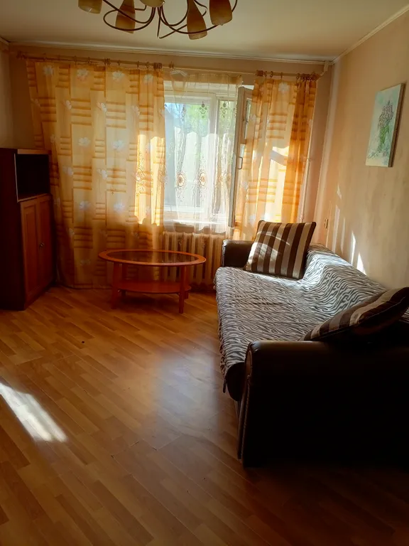 Двухкомнатная квартира посуточно на ул. Мурманская 27.