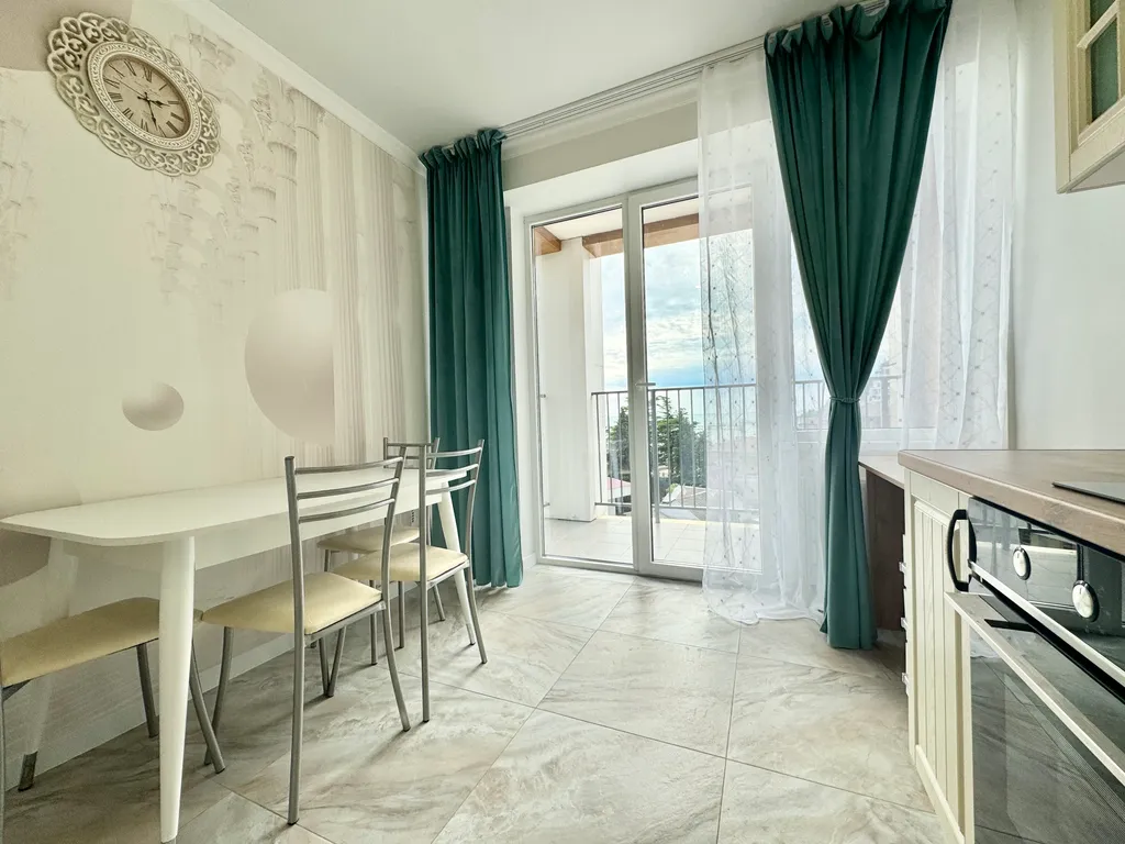 Двухкомнатная квартира с прямым видом на море