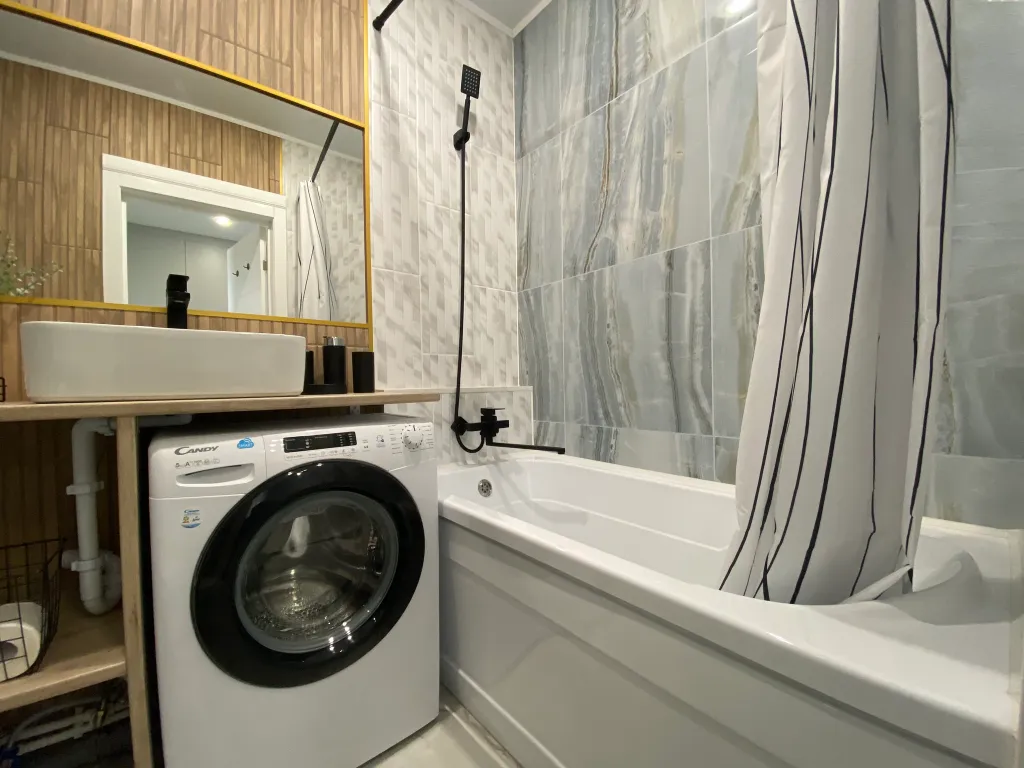 Студия с потрясающей панорамой набережной у ТРК Родник