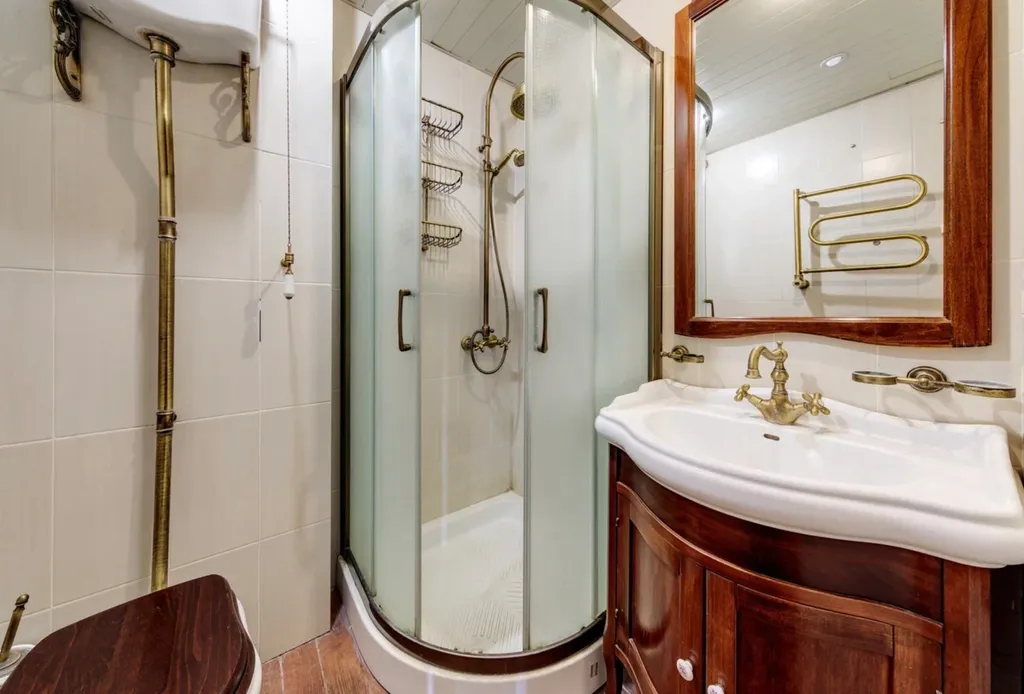 Загородный дом с бассейном и бильярдной