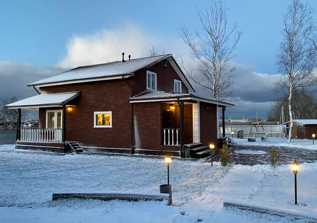 Дом на берегу озера