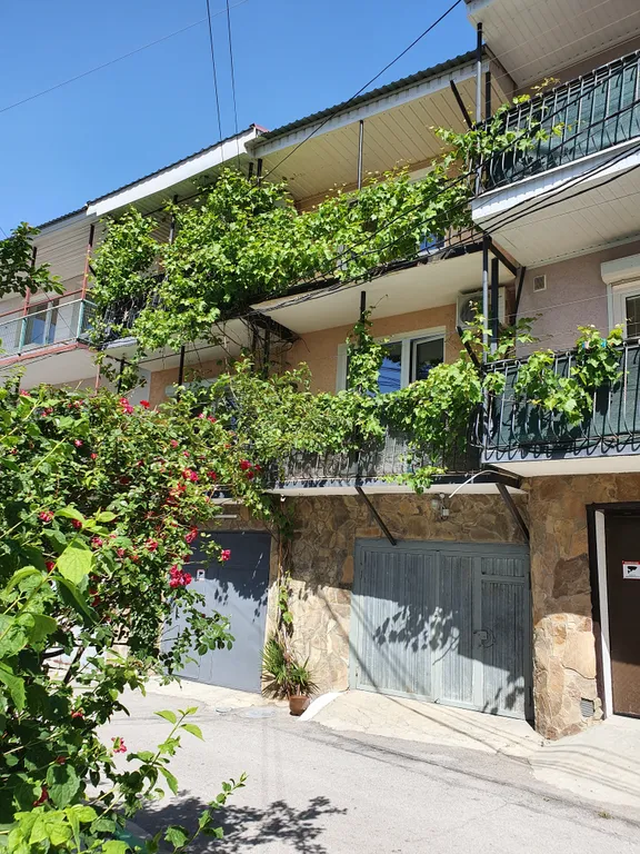 Уютный коттедж в тихом месте — аренда посуточно в Гурзуф