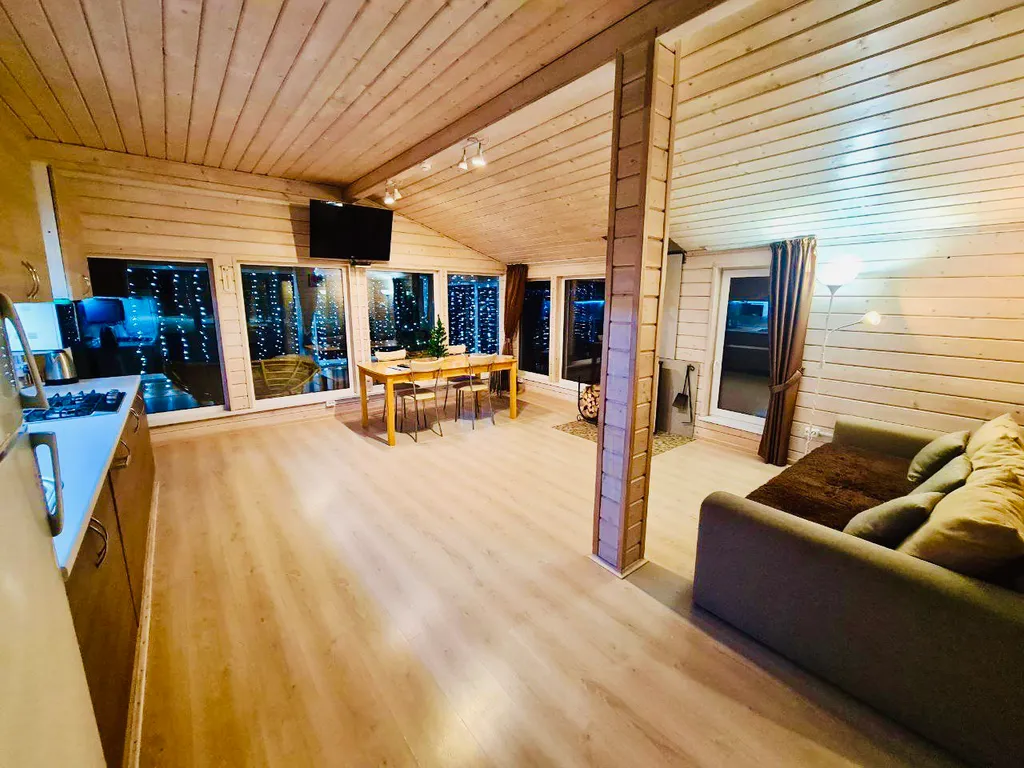 Дом стеклянный с видом на Ладожское озеро