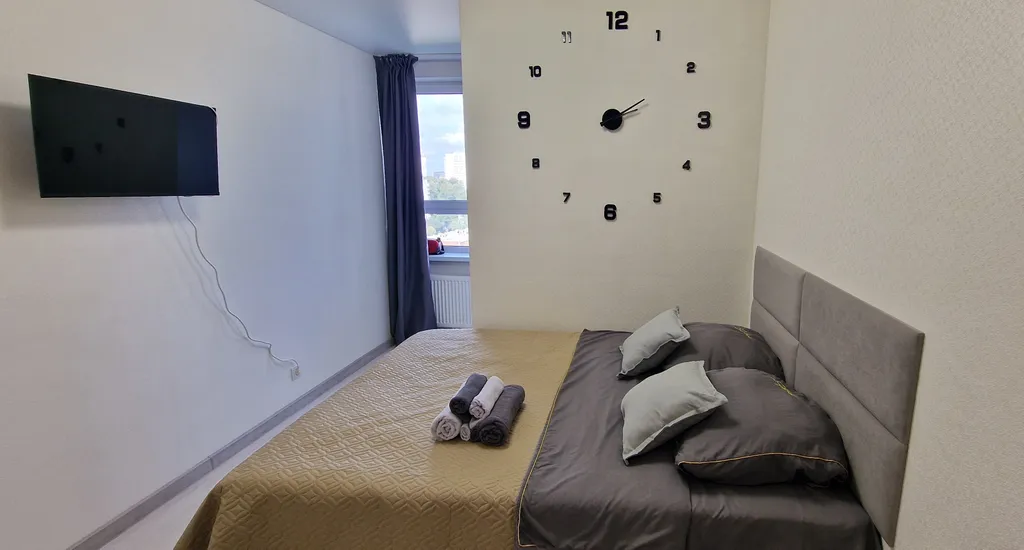 Светлая студия с видом на горы