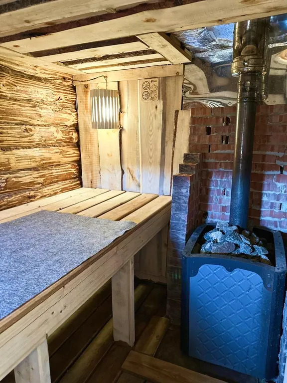 Уютный дом в лесу