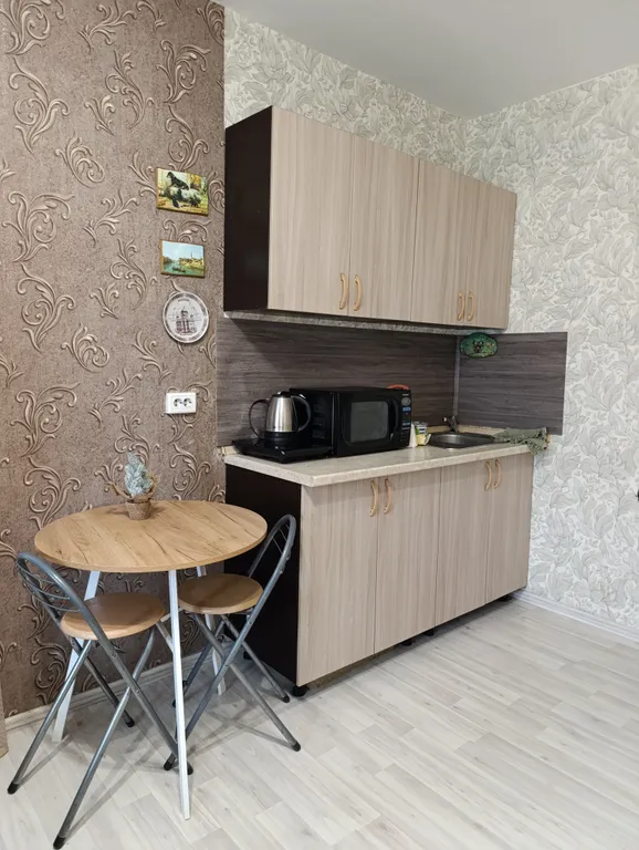 Студия рядом с остановкой трамвая