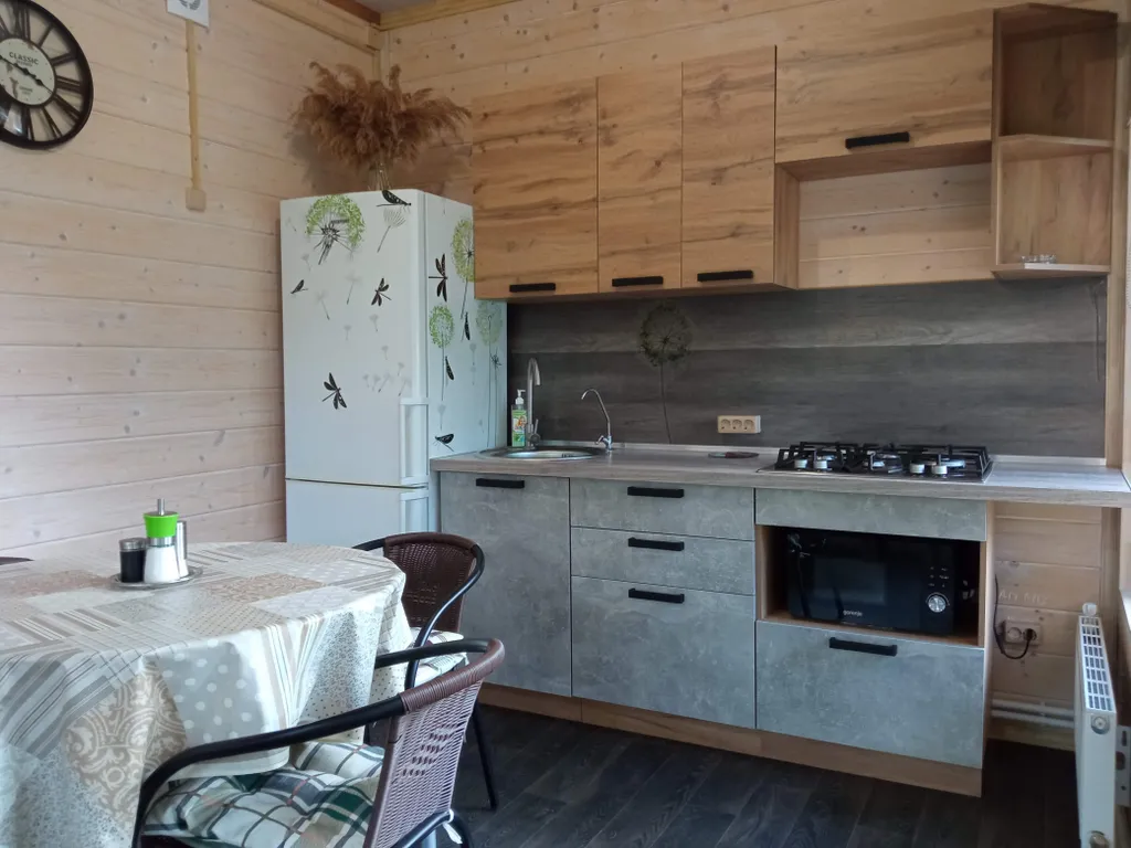 Коттедж Двухэтажный апартамент в доме на берегу озера — Луга